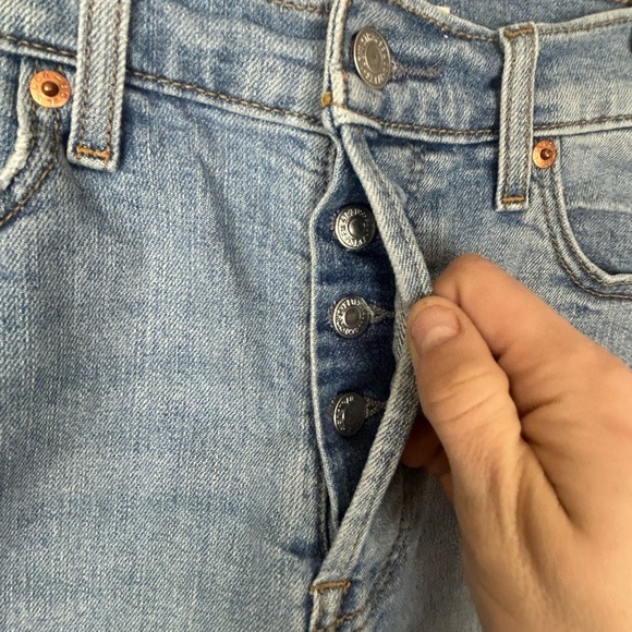 Levi’s Wedgie Denim Short - Picture 6 of 7